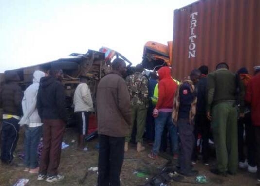 肯尼亚大巴撞上卡车 造成至少30人死亡18人重伤