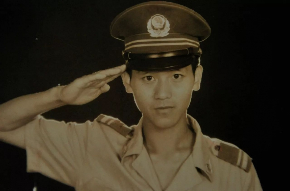 救人被砸身亡保安被授予见义勇为先进个人 奖30万