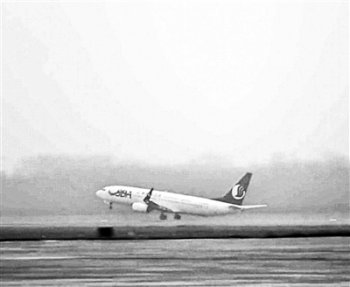 中国客机首次低能见度150米起飞 使用这项新技术