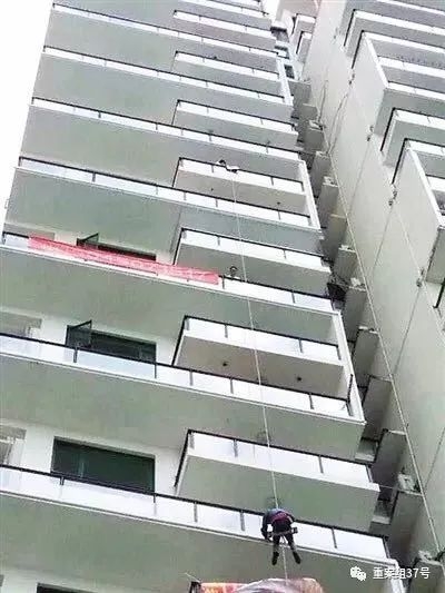 反转！工人高空作业被房主割绳坠楼？原来是“摆拍”