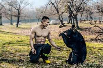 2018中国消防员台历照曝光：一身肌肉呈上满屏的“安全感”