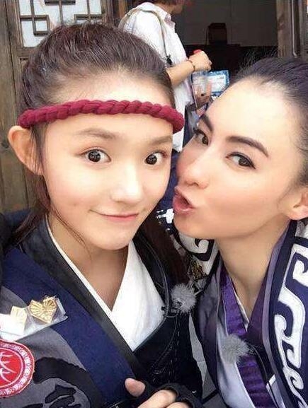 组图:37岁张柏芝与21岁林允合影 相差16岁毫无违和感