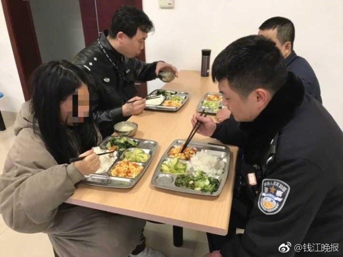 杭州光天化日强抢少女？真相却让人感叹