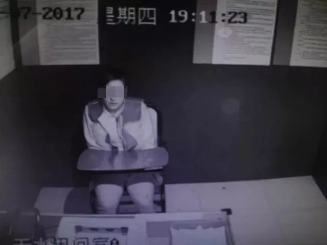 美女老板被奢侈品店员一句话激怒 偷走2万元的包