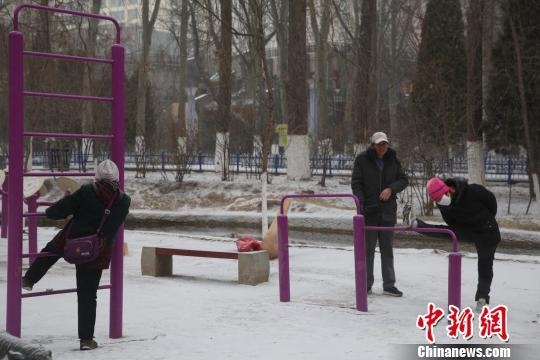 苦等66天 青海西宁终于迎来入冬首场降雪