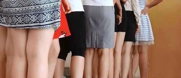 直击一所女子大学里的“准空姐”