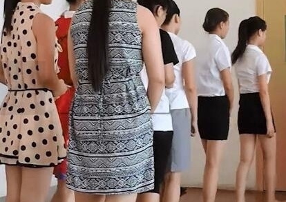 直击一所女子大学里的“准空姐”