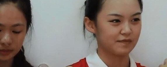 直击一所女子大学里的“准空姐”