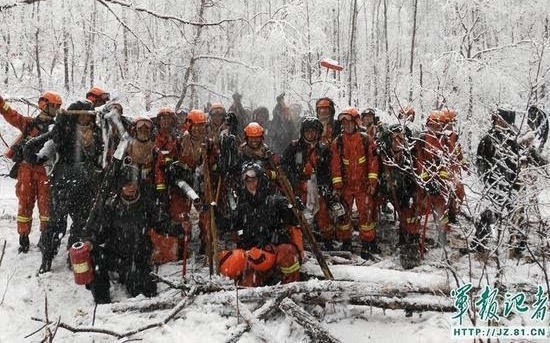 大兴安岭火场暴雪 气温猛降20多度给官兵造成新考验