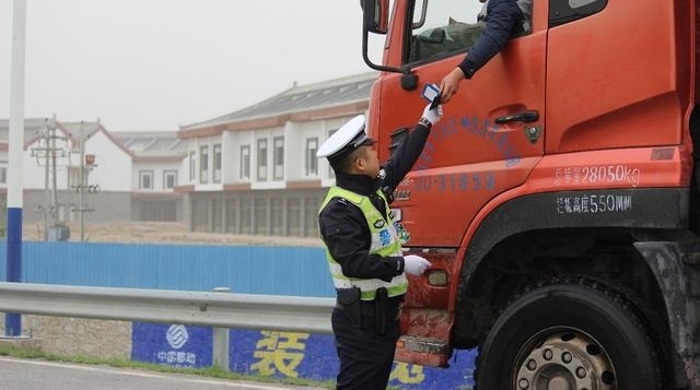 你的安全带可能系错了！不信看这里！