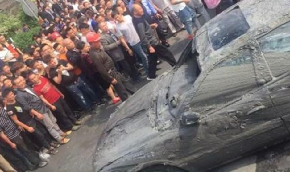 一河道打捞16年前失踪轿车 内有两具尸骨