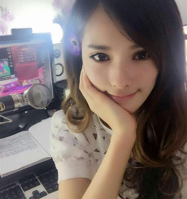 在农村，如果一个初中毕业女孩年收入几十万，她的父母被人瞧不起