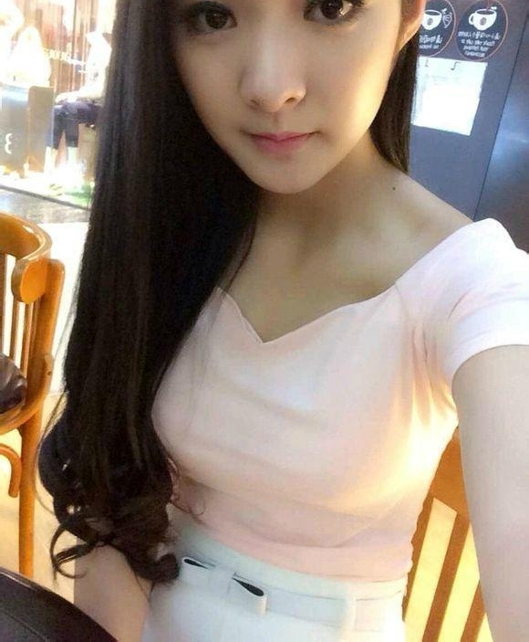 在农村，如果一个初中毕业女孩年收入几十万，她的父母被人瞧不起