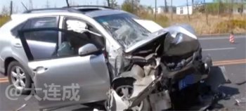大连明珠路突发惨烈车祸 SUV轿车撞吊车1死2伤