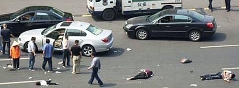 好心人捡一个孩子回来养，没想到这个孩子竟让两个家庭家破人亡