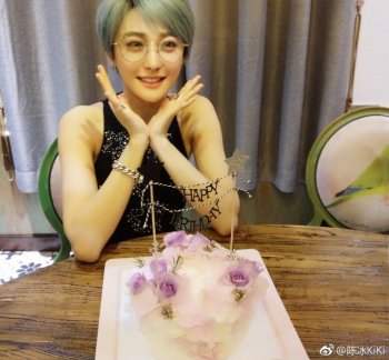 这位90后姑娘参加选秀，却意外火了老妈，母女被误会是姐妹花