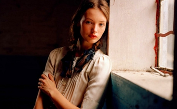 外国美女在中国农村的生活画面