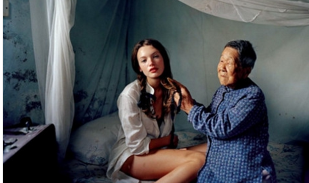 外国美女在中国农村的生活画面