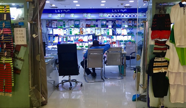 卢旺达大屠杀幸存者在广州：想回家 帮中国人拿大单