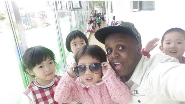 卢旺达大屠杀幸存者在广州：想回家 帮中国人拿大单