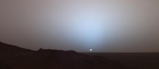 地球惊现蓝太阳！