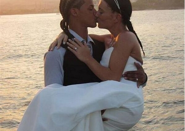 女子生下男友孩子发现对方已是别人老公 原配竟知情...