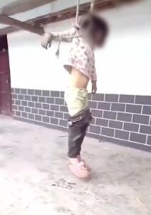 男子为促前妻履行抚养义务 把8岁女儿用绳子吊起