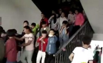 工厂错排氯化氢致全校紧急疏散 多名师生不适