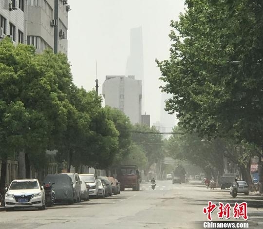 北方浮尘抵沪 申城已达中度污染