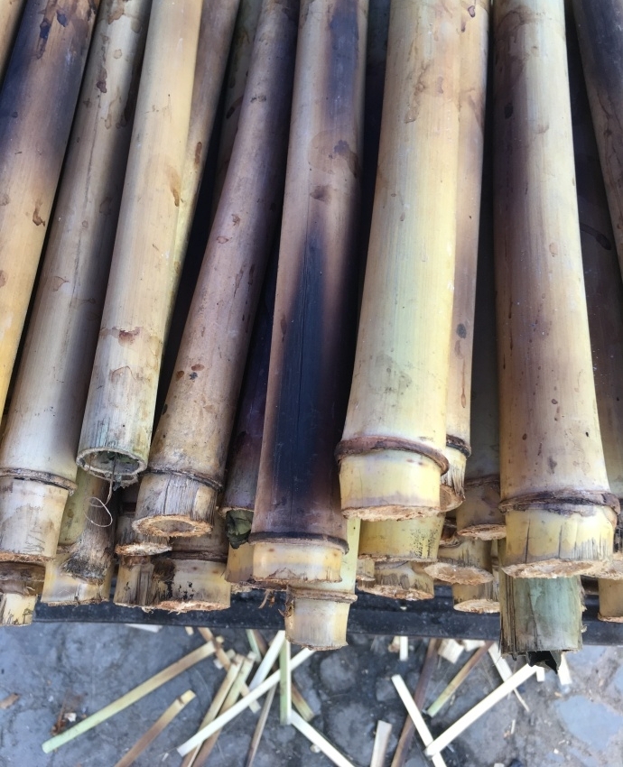 云南大山深处原汁原味的小集市 摆满了特色物品和小果子