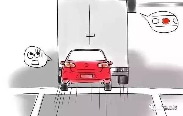 女子开车紧跟大货车 快到路中央时才发现闯了红灯
