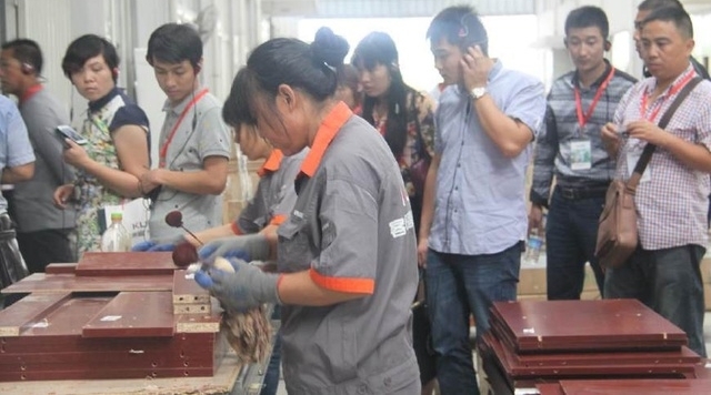 这些厂妹白天辛苦工作，晚上做的事很多人想不到