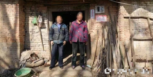 妻子因病去世，男子不顾非议转身娶继女，并生下一儿子一女儿