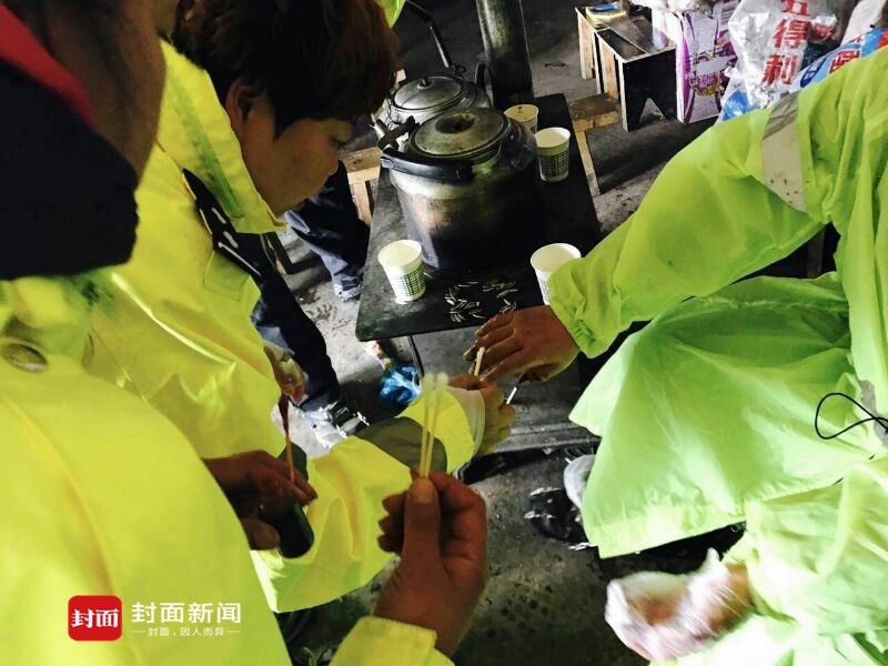 秦岭被困驴友全部找到 2人受伤3人遇难