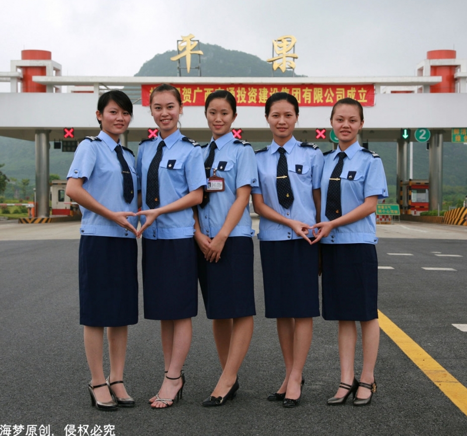 收费站工作的姑娘们，青春靓丽其实很辛苦