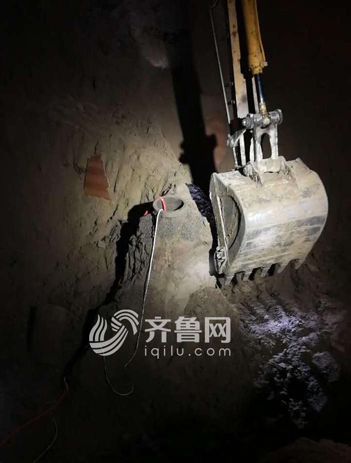 济南女子坠30米深井被困7小时被救出