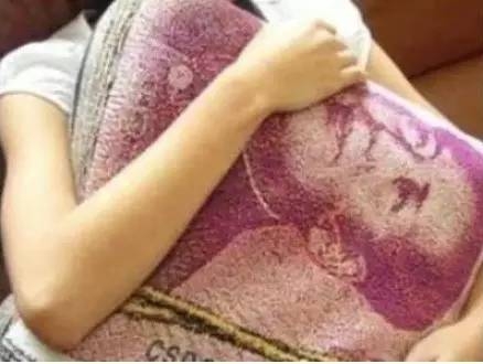 女子挥霍无度钱不够花，让闺蜜引诱老公后敲诈50万