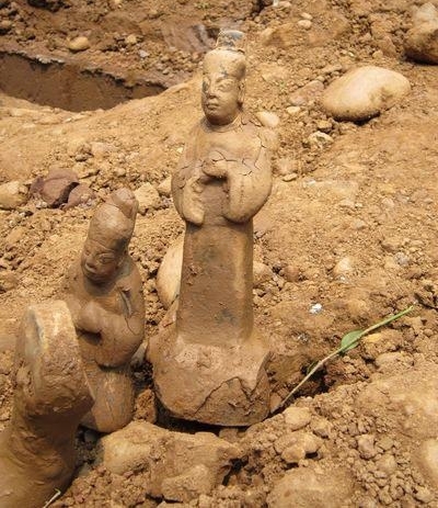 老大爷挖出50余件“宋代陶俑“，上缴获200元奖励！