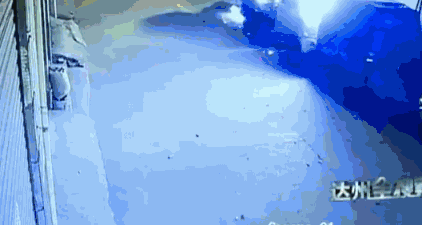 怪事！货车凌晨起火 还“自动驾驶”