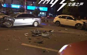 温州闹市街头，两车冲撞几近报废！只因这两人都干了这事