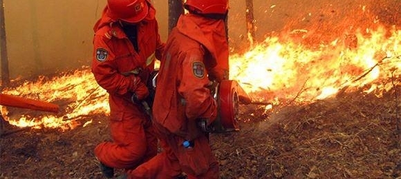 国务院赴火场工作组向大兴安岭火灾参战人员鼓劲