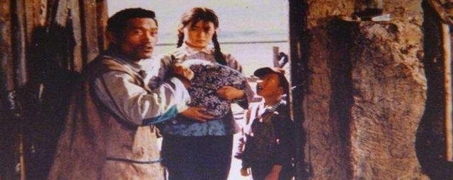 亲生儿子成富豪钱用麻袋装，却只给了他500块，外加一个耳光！