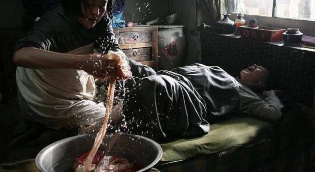 亲生儿子成富豪钱用麻袋装，却只给了他500块，外加一个耳光！