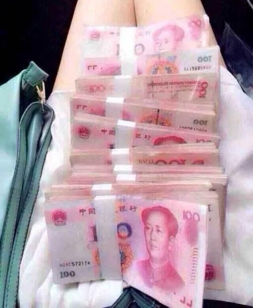 亲生儿子成富豪钱用麻袋装，却只给了他500块，外加一个耳光！