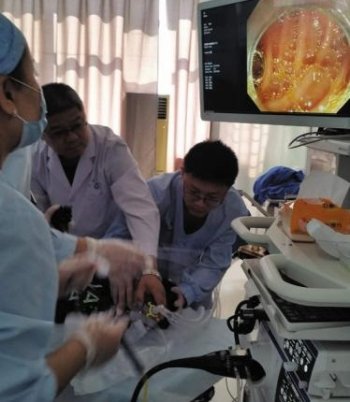 瓦房店3岁男童误吞小熊金属吊坠 9分钟手术取出异物