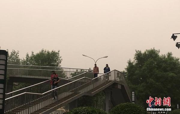 强沙尘暴席卷北京：全城PM10破1500，局部破2000