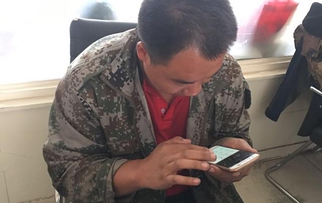 赤峰市红山区文钟村村民办事不出门 有“人”给跑腿