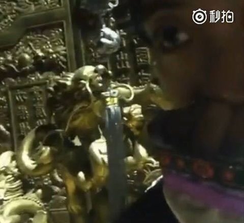 女主播藏身故宫直播？当事人回应：实为影视基地