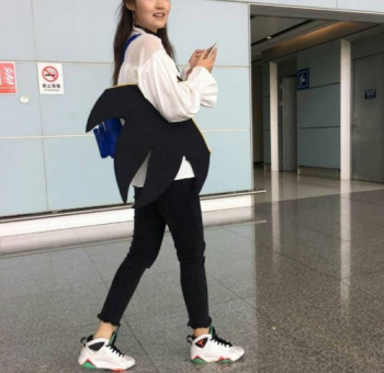 准新娘腿腿，医院楼下被捅杀不治身亡