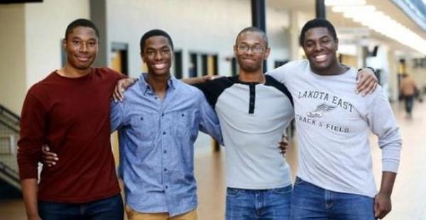 放弃多所名校 “学霸”四胞胎兄弟同上耶鲁(图)